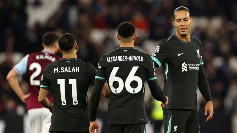 محمد صلاح وأرنولد وفان دايك