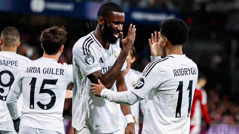 لاعبي ريال مدريد