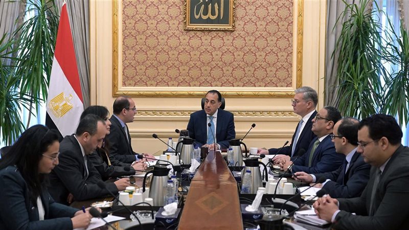 رئيس الوزراء ووزيري المالية والبترول اليوم