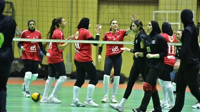 «سيدات الأهلي» يهزم المقاولون ويتأهل لنصف نهائي دوري الطائرة