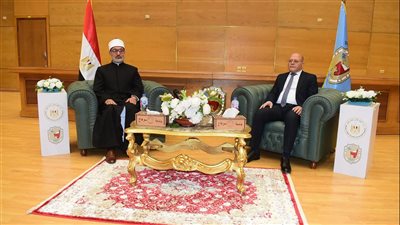 مفتي الديار ضيفًا بجامعة سوهاج ومحاضرًا عن حرب الشائعات