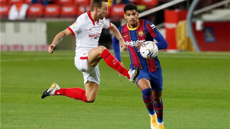 برشلونة وإشبيلية
