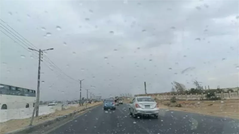 سقوط الأمطار
