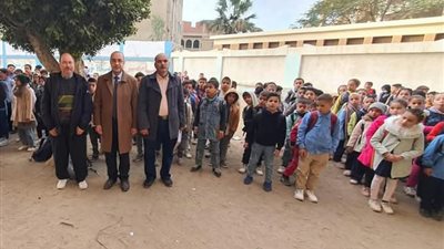 مدير تعليم المنوفية يشارك تلاميذ مدرسة طملاي الابتدائية طابور الصباح