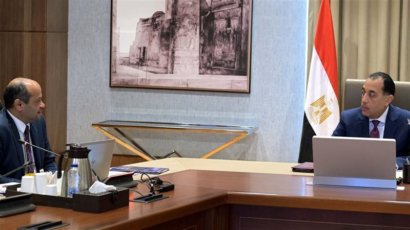 رئيس الوزراء ورئيس البورصة المصرية