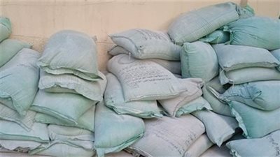 «تجار الشيكارة الخضراء».. استرداد 9 طن دقيق مدعم قبل بيعها في السوق السوداء