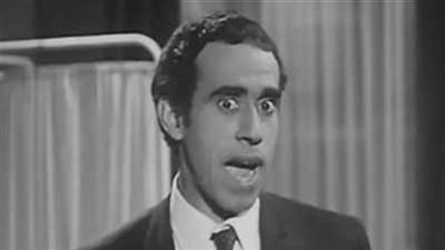 مات وهو بيمثل.. تفاصيل المشهد الصادم لوفاة الضيف أحمد على المسرح