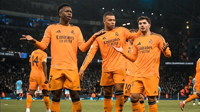 لاعبي ريال مدريد