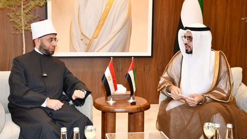 وزير الأوقاف يهنئ الدكتور عمر حبتور الدرعي