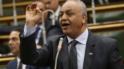 مصطفى بكري: كلنا وراك ياريس استمر.. في صف وخندق واحد