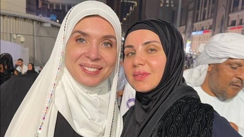 دينا وشقيقتها