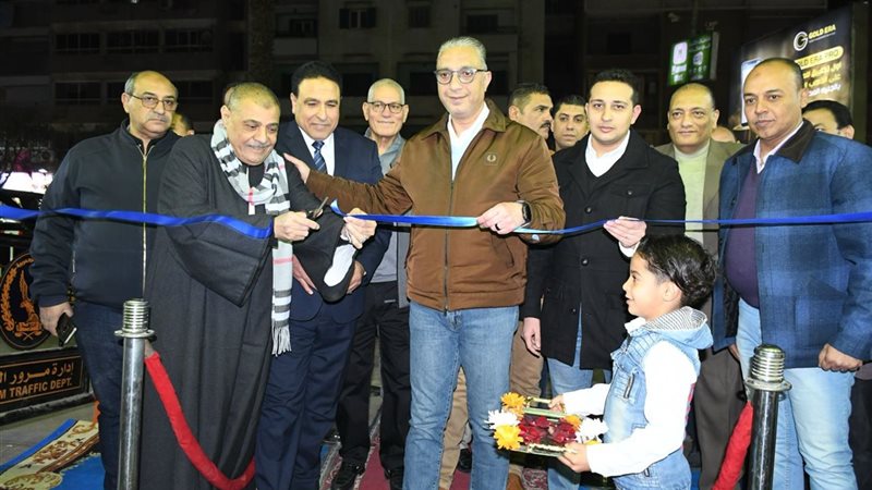 محافظ الفيوم ورئيس الغرفة التجارية اثناء أفتتاح المعرض