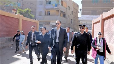 جولة مفاجئة لمحافظ سوهاج على المستشفيات والمدارس