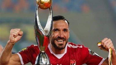 بهذا القرار.. الأهلي ينهي أزمة سفر «معلول» إلى تنزانيا