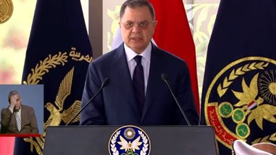 وزير الداخلية يهنئ أهالي الطلبة الخريجين يأكاديمية الشرطة