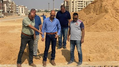 رئيس جهاز القاهرة الجديدة يتابع أعمال الصرف الصحي والطرق والتطوير بالمنطقة