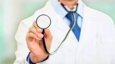 بينهم عزت أبو عوف.. أطباء تخلوا عن البالطو الأبيض واحترفوا مهنا أخرى