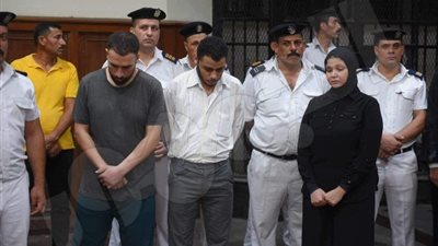 «قعدوه على كرسى متحرك ولبسوه جلباب».. تفاصيل مـأساوية في قضية طبيب الساحل