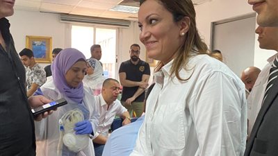 نائب محافظ الجيزة تشارك في حملة التبرع بالدم دعماً للأشقاء في فلسطين