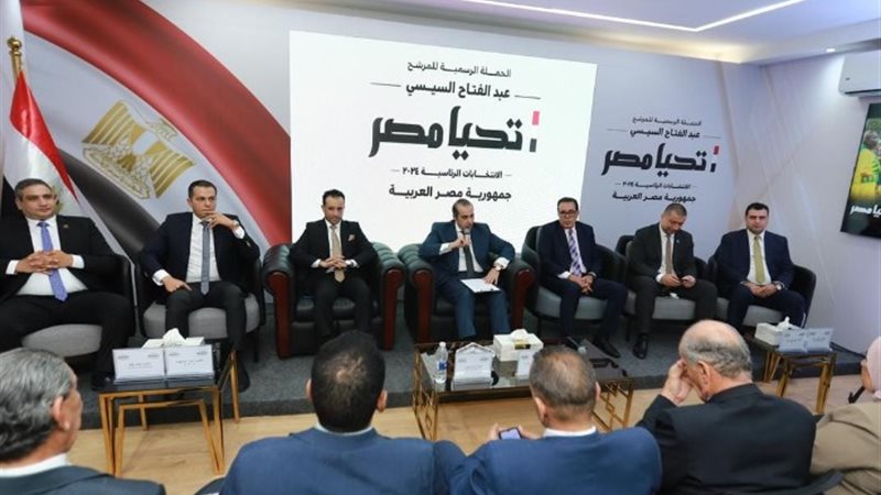 وفد من النقابة العامة للعاملين بالغزل والنسيج