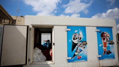 يحدث في غزة.. سيارات الآيس كريم تتحول لثلاجات حفظ الموتى