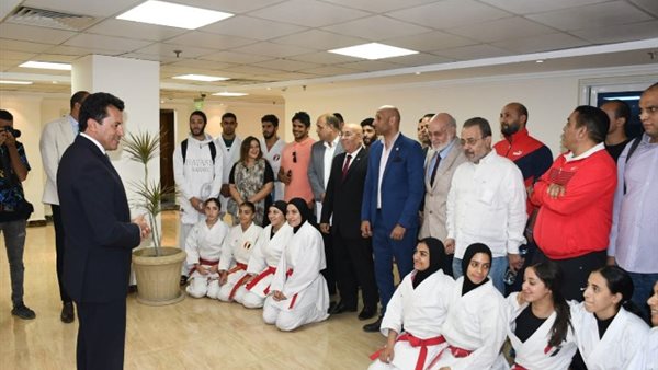 وزير الشباب والرياضة
