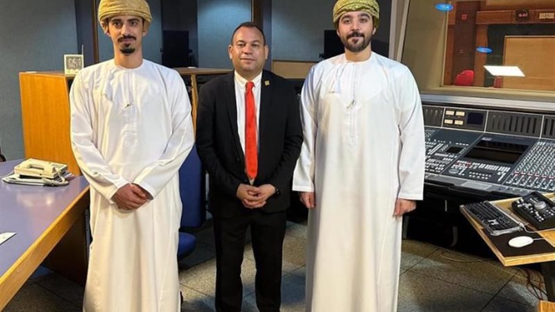 وفد من مؤسسة الإعلام والتحول الرقمي وجامعة السلطان قابوس