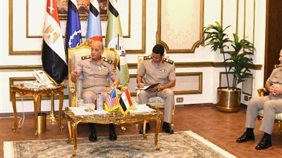 وزير الدفاع والإنتاج الحربى يلتقي قائد القيادة المركزية الأمريكية