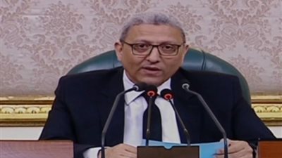 المستشار أحمد سعدالدين يفتتح جلسة النواب الطارئة بعد تأخر طائرة جبالي
