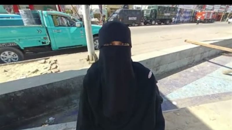 مواطنه مصري تقوم بدعم أطفال غزة