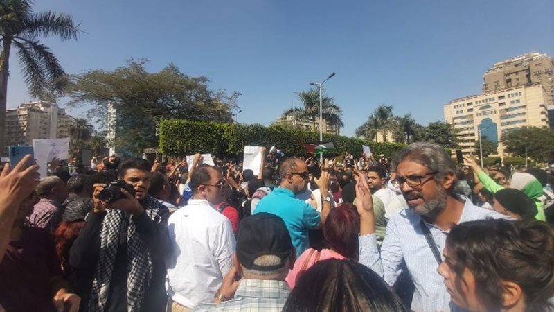 جانب من المظاهرات اليوم في مسجد مصطفى محمود
