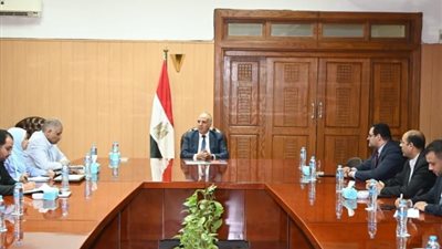 وزير الري يتابع ضوابط استخدام المياه الجوفية بالوادي الجديد