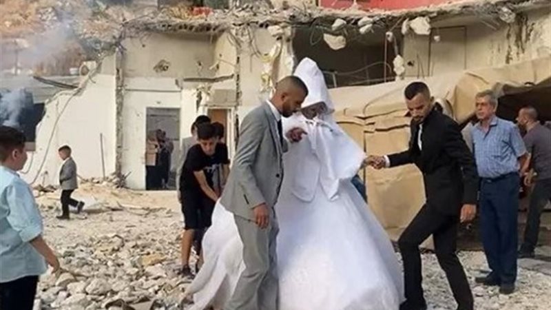 زفاف على الأنقاض