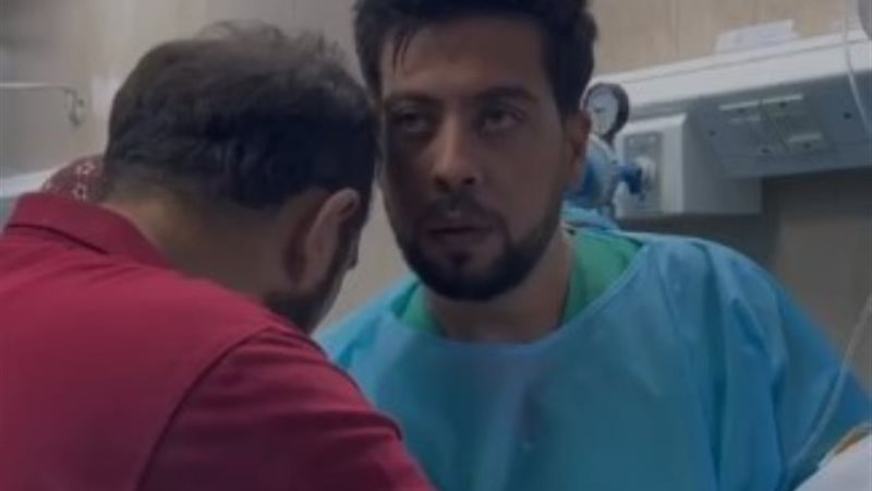 طبيب يستقبل أفراد عائلته بين شهيد ومصاب بمستشفى الأقصى
