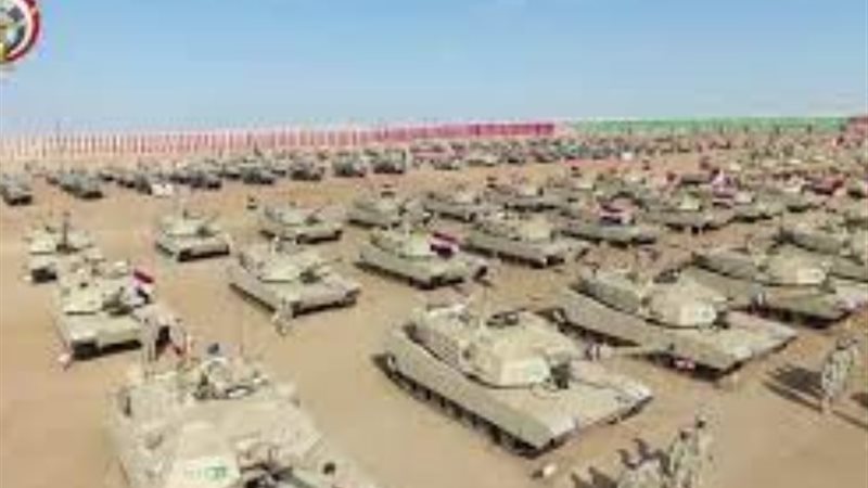 اصطفاف تفتيش حرب الفرقة الرابعة المدرعة بالسويس