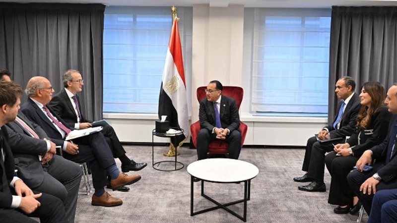 خلال الاجتماع