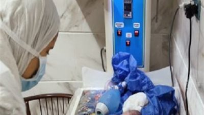 «يحيي العظام وهي رميم».. سيدة تضع مولودها بعد قصف العدوان لمنزلها بغزة