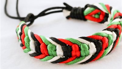 موضة جديدة تغزو الأسواق.. أساور لدعم القضية الفلسطينية