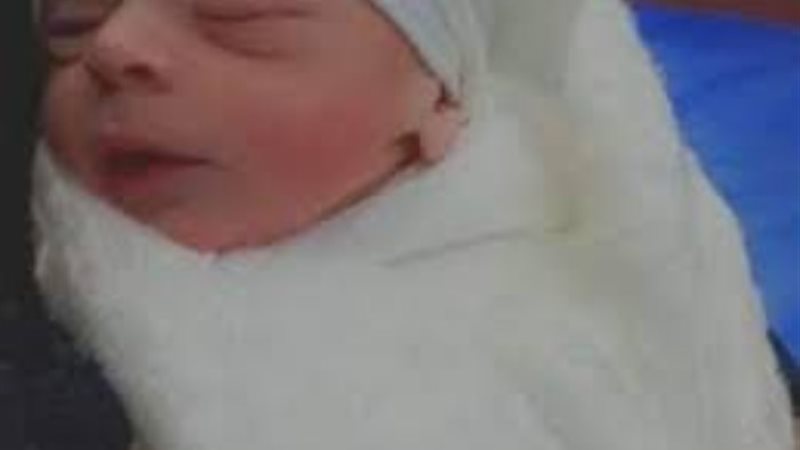 طفلة رضيعة