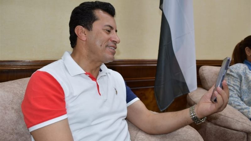 وزير الشباب والرياضة خلال تواصل مع أبطال مصر البارالمبية