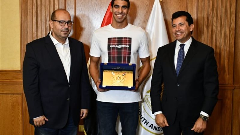 ياسر إدريس رئيس اتحاد السباحة