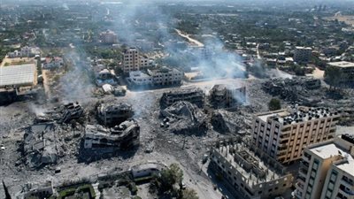 غارات إسرائيلية مكثفة قرب مستشفى القدس في قطاع غزة