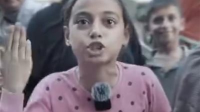 طفلة فلسطينية تُوجه رسالة شديدة اللهجة لقوات الاحتلال.. فيديو