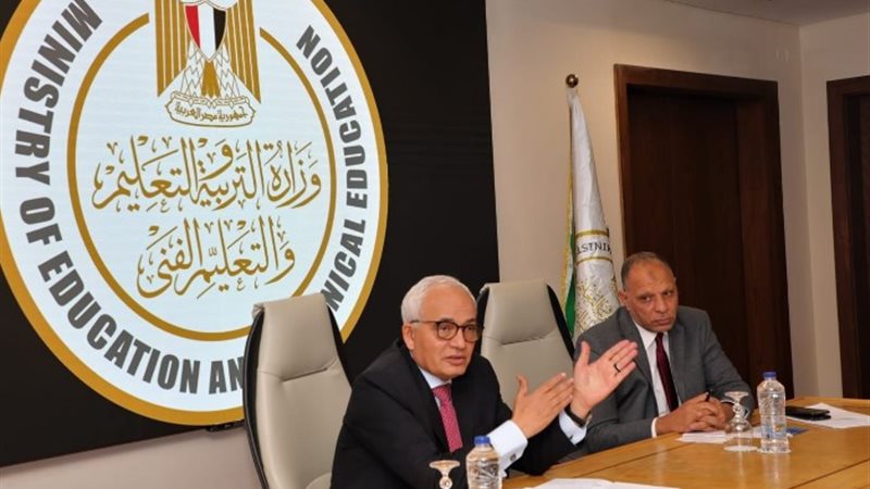 الدكتور رضا حجازي خلال الاجتماع