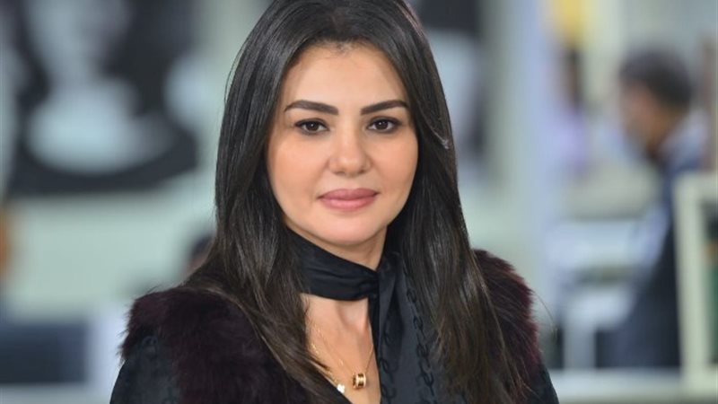 الفنانة دينا فؤاد