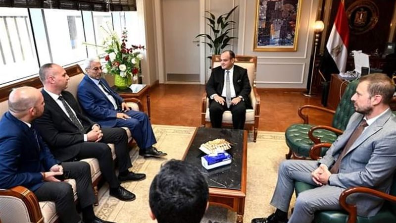 اجتماع وزير التجارة والصناعة