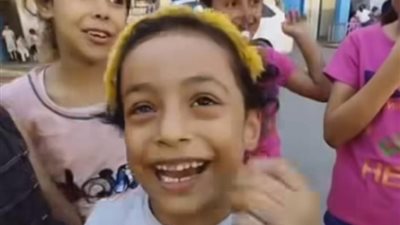 ابتسامة أمل.. أطفال فلسطين يلعبون بعد قصف منازلهم