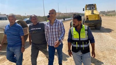 رئيس «القاهرة الجديدة» يتابع أعمال النظافة بمشروع «دار مصر القرنفل»
