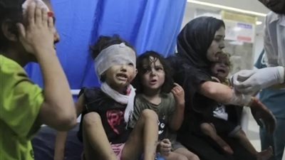مشاهد مأساوية لأطفال غزة المصابين في المستشفيات