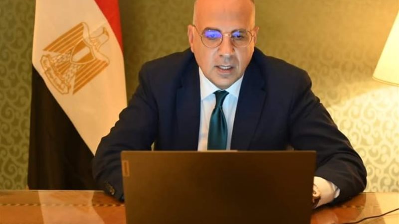 الدكتور سويلم رئيس مجلس وزراء المياه